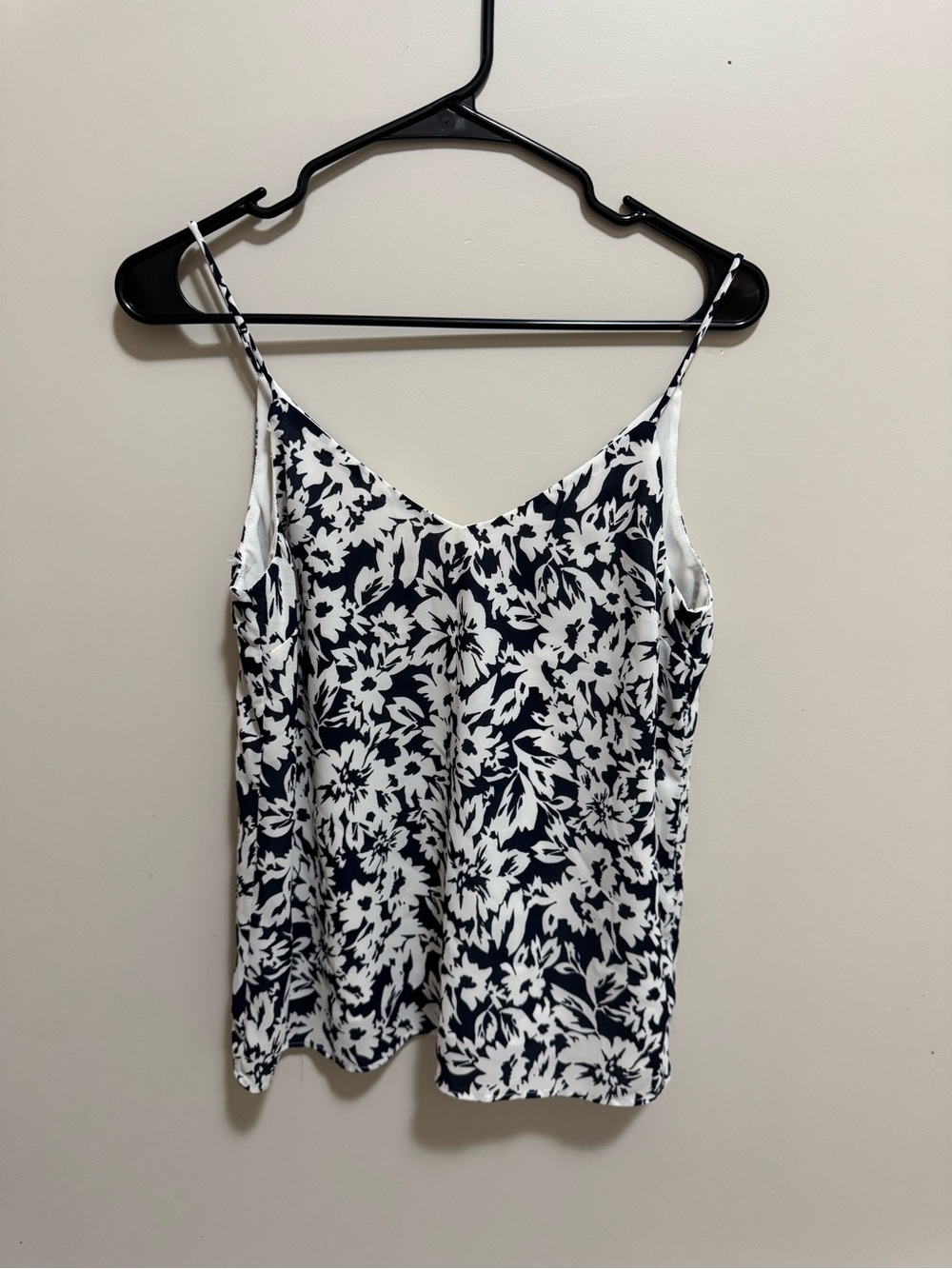 H&M Flowy Women’s Navy and White Floral V-Neck Camisole